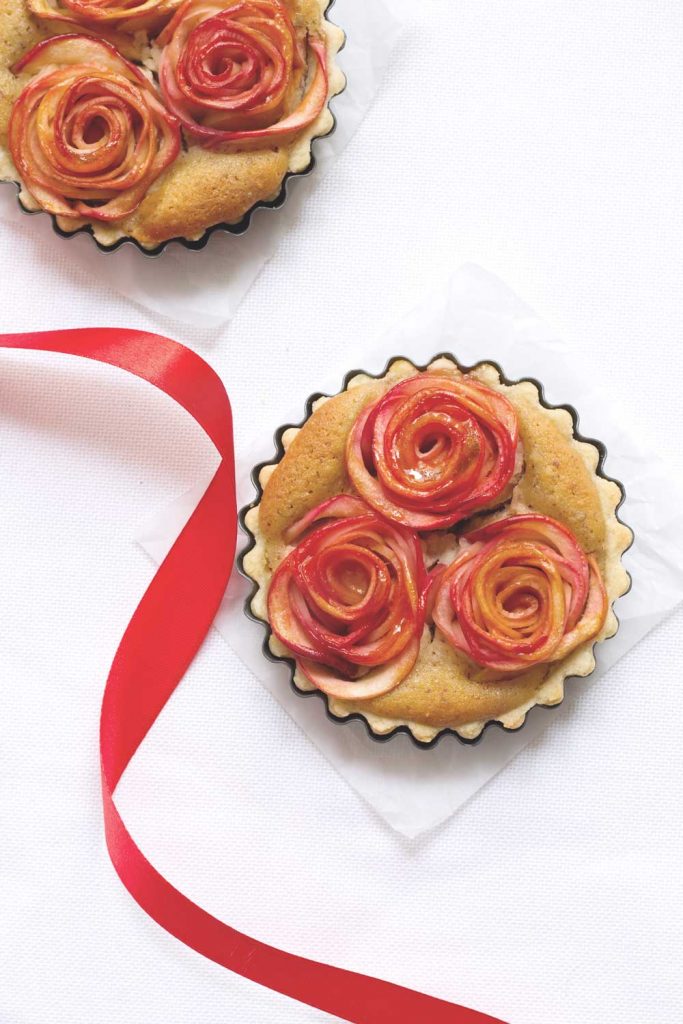 Apple Rose Tarts Bowsessed™ 1353