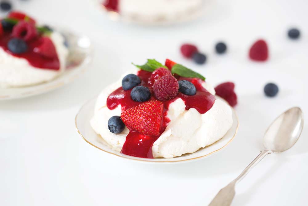 very berry pavlovas