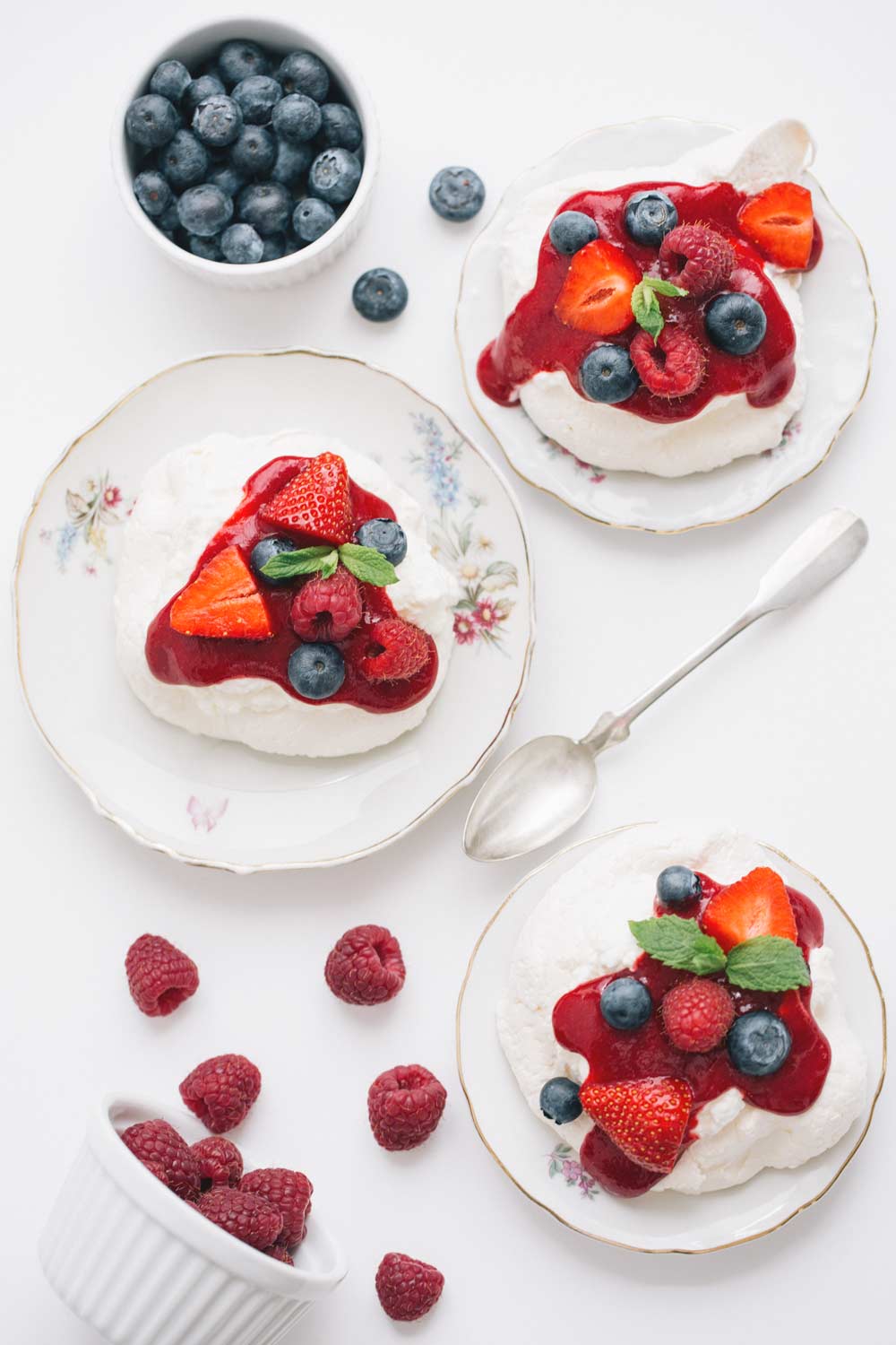 very berry pavlovas