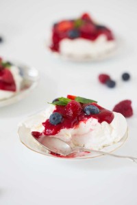 very berry pavlovas