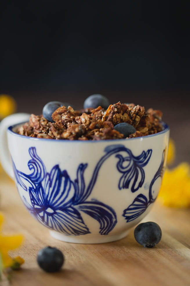 healthy chocolate granola