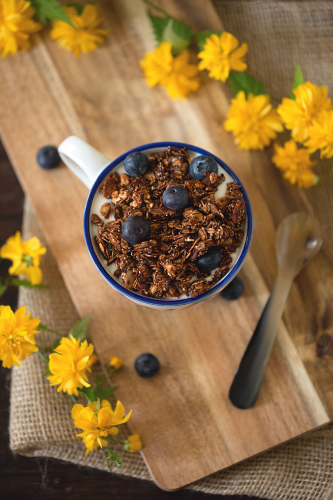 healthy chocolate granola