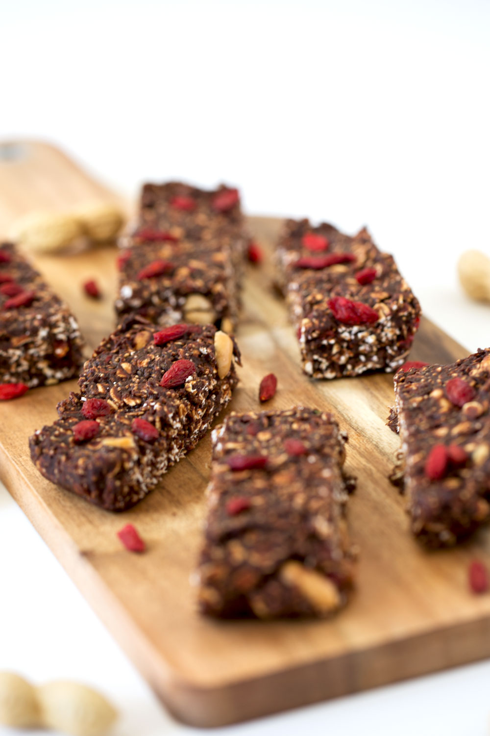 healthy no-bake chocolate peanut bars